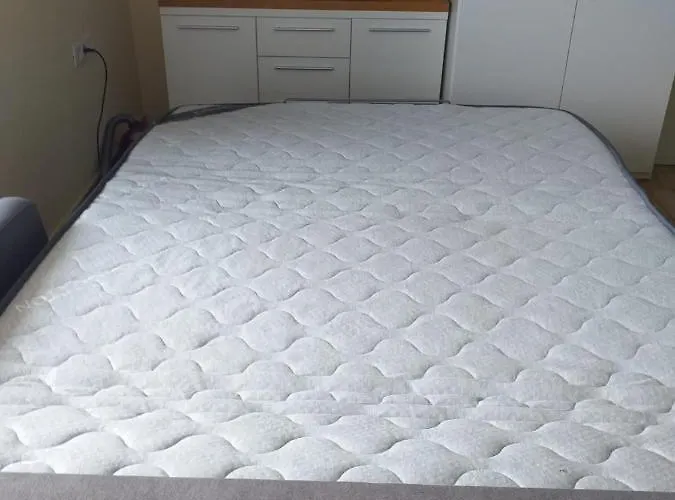 아파트 Lovely Modern With An Incredible View 아데제