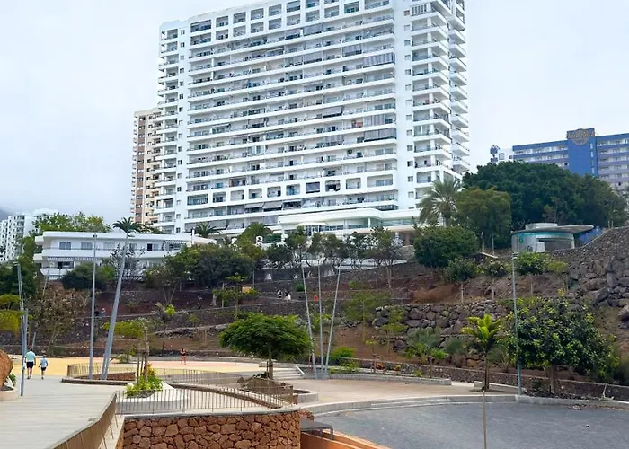 아파트 Lovely Modern With An Incredible View 아데제